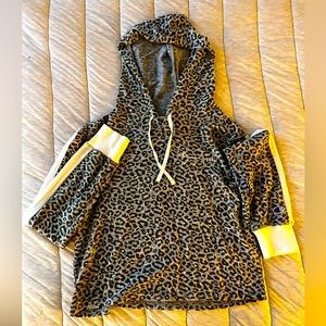 Champion - Medium Green & Grey Leopard Print Hoodie